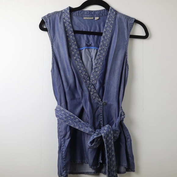 Free when bundled! Anthro Holding Horses Sleeveless Chambray Blouse - Picture 4 of 9